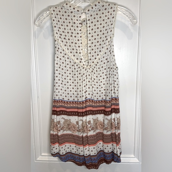 O’NEILL Sleeveless Halter Blouse with Embroidery Accents - Keyhole Back -Size M - Picture 2 of 4